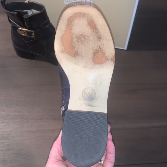 Michae Kors booties in box - Picture 4 of 5